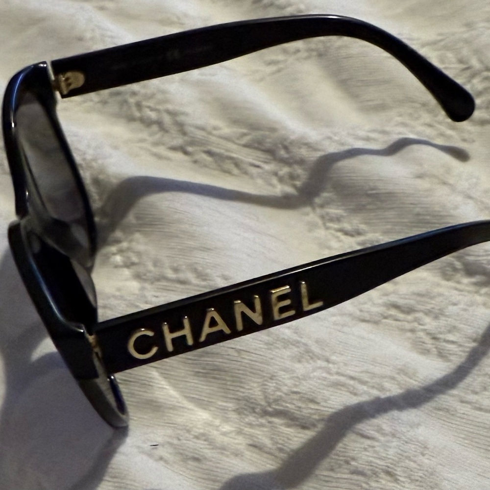 Authentic Chanel 5458-A C622/T8 Polarized
Sunglasses Black Gold Chanel
